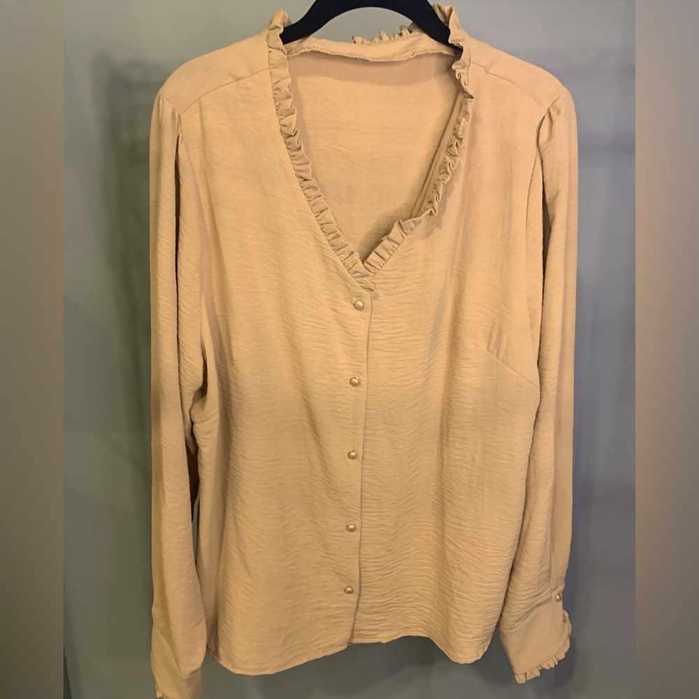 XL Long sleeve button-down khaki colored blouse w/ ruffles & pearlescent buttons